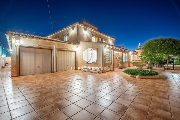 Z drugiej ręki - Villa -
Torrevieja - El chaparral