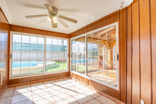 Z drugiej ręki - Villa -
Torrevieja - El chaparral