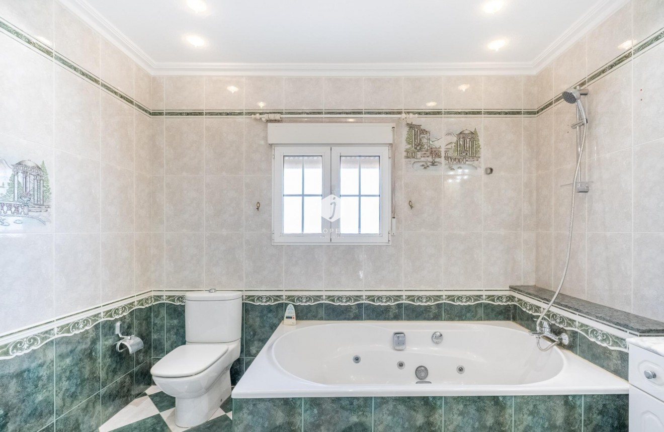 Z drugiej ręki - Villa -
Torrevieja - El chaparral