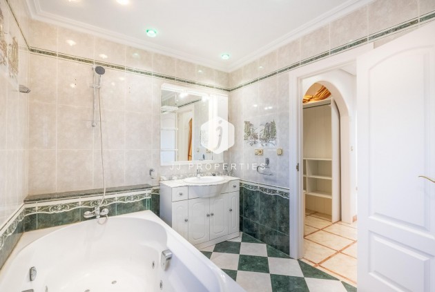 Z drugiej ręki - Villa -
Torrevieja - El chaparral