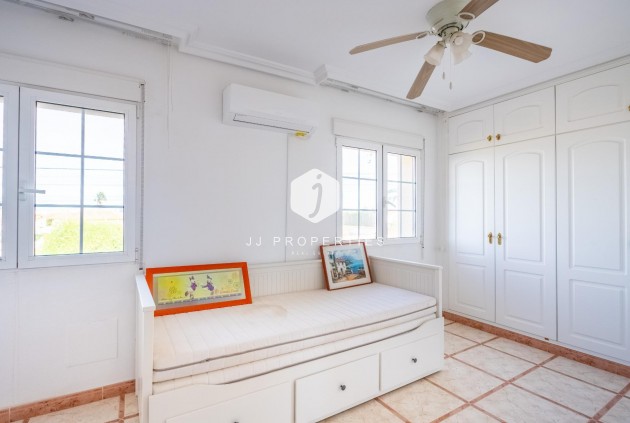 Z drugiej ręki - Villa -
Torrevieja - El chaparral