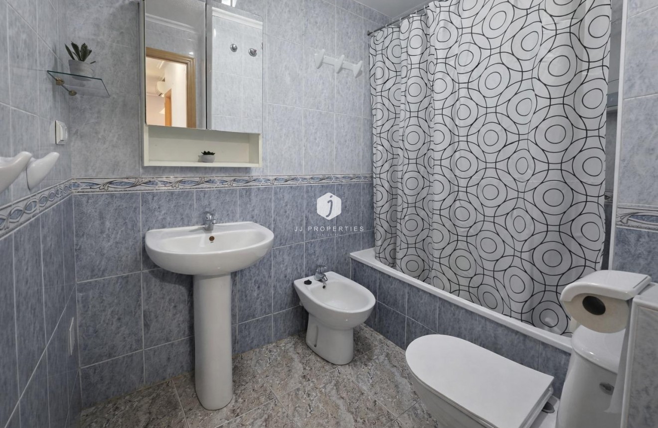 Aus zweiter Hand - Wohnung -
Torrevieja - Centro - Muelle Pesquero