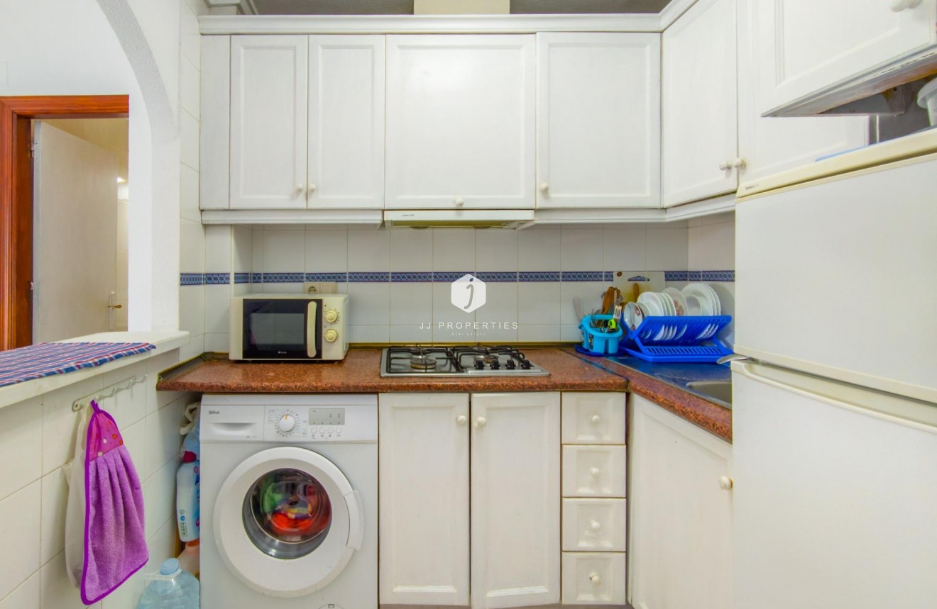 Z drugiej ręki - Mieszkanie w bloku -
Torrevieja - Estacion de autobuses