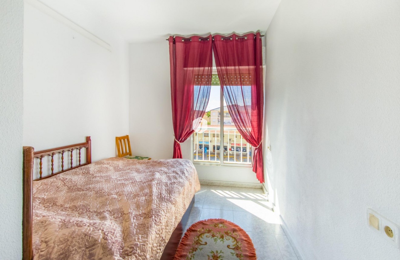 Z drugiej ręki - Mieszkanie w bloku -
Torrevieja - Estacion de autobuses