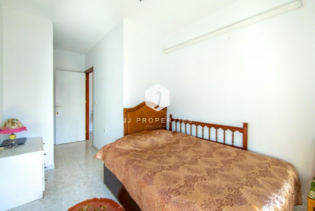 Z drugiej ręki - Mieszkanie w bloku -
Torrevieja - Estacion de autobuses