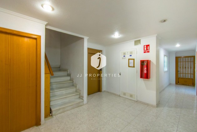 Z drugiej ręki - Mieszkanie w bloku -
Torrevieja - Estacion de autobuses