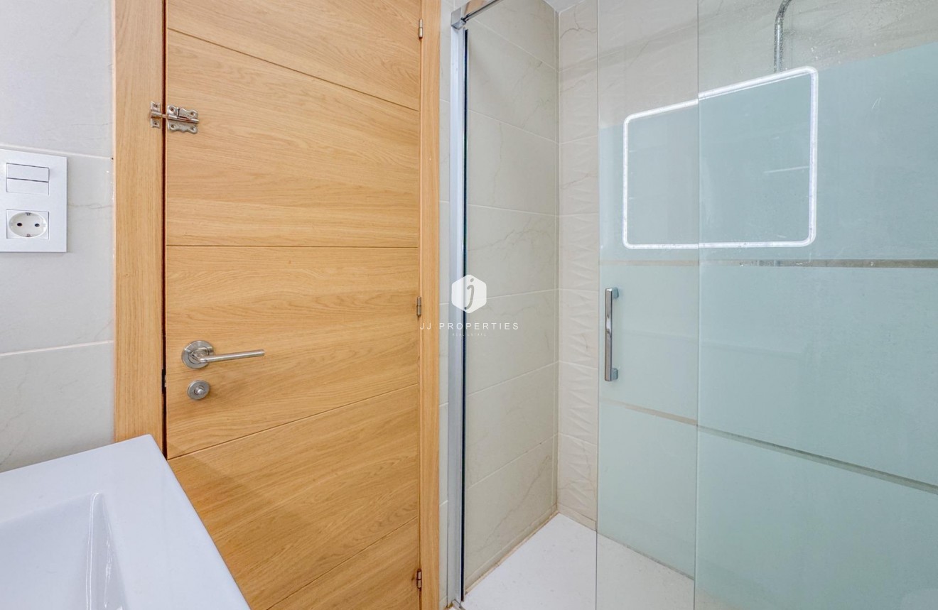 D'occasion - Appartement -
Torrevieja - La Mata Pueblo