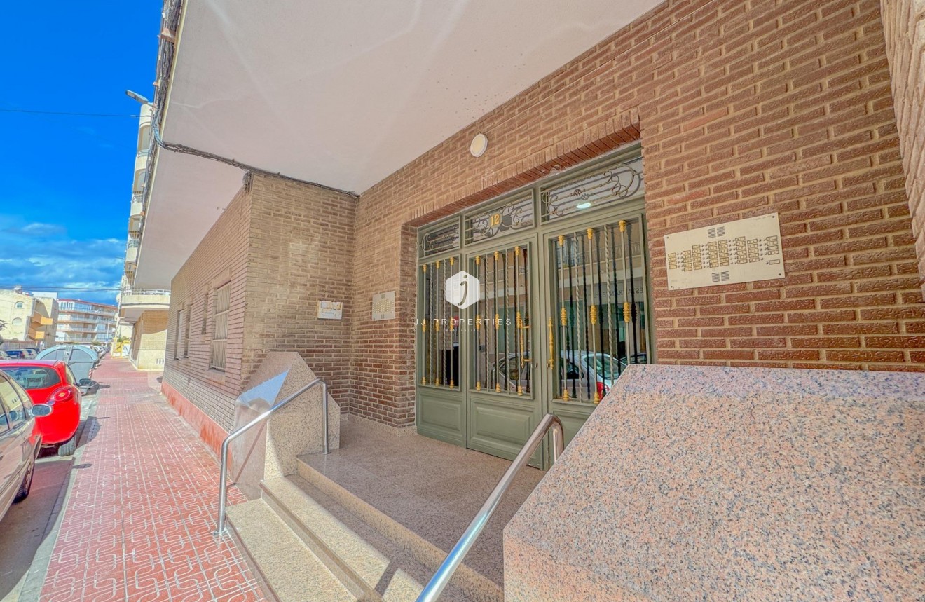 D'occasion - Appartement -
Torrevieja - La Mata Pueblo