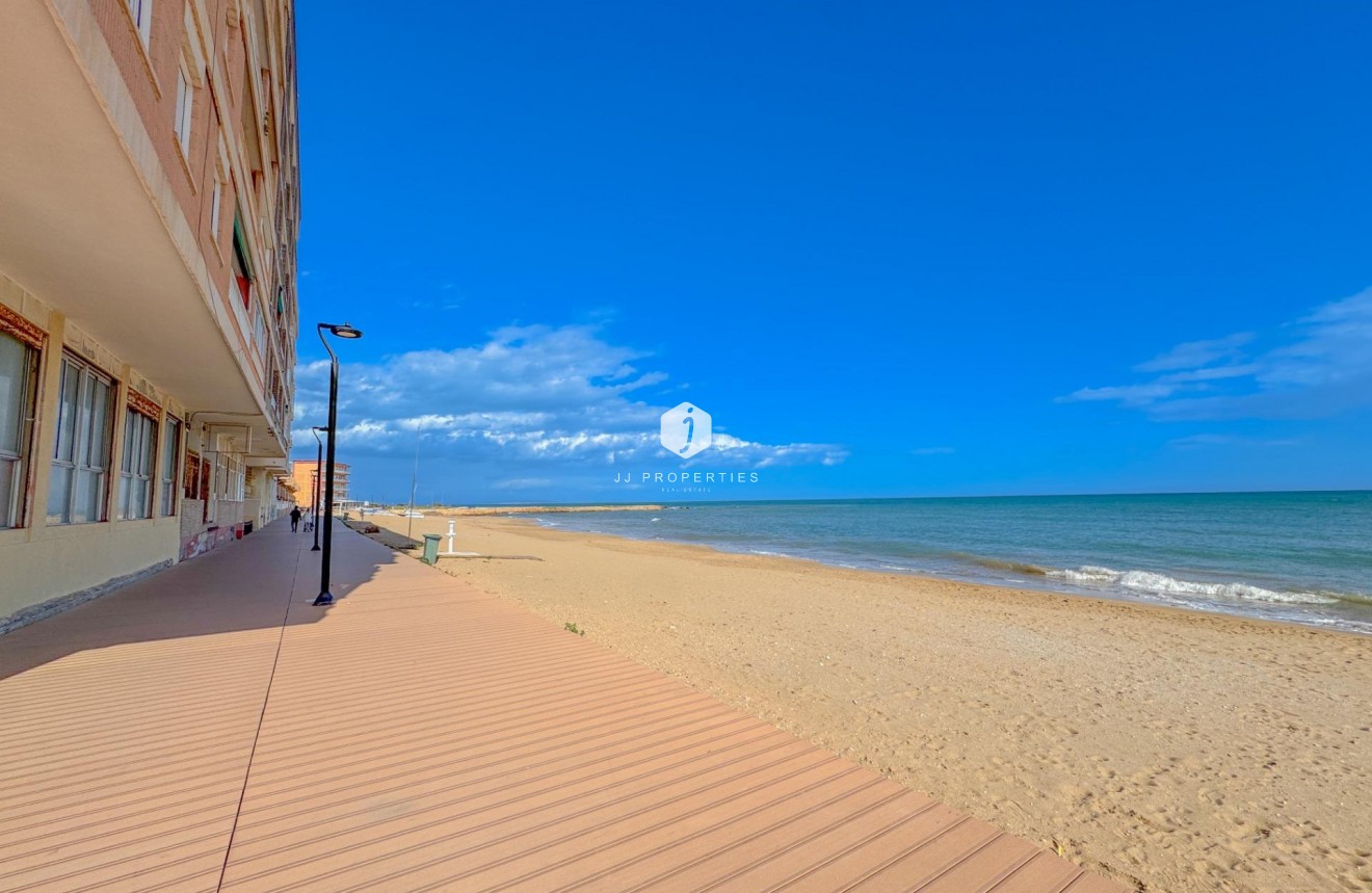 D'occasion - Appartement -
Torrevieja - La Mata Pueblo