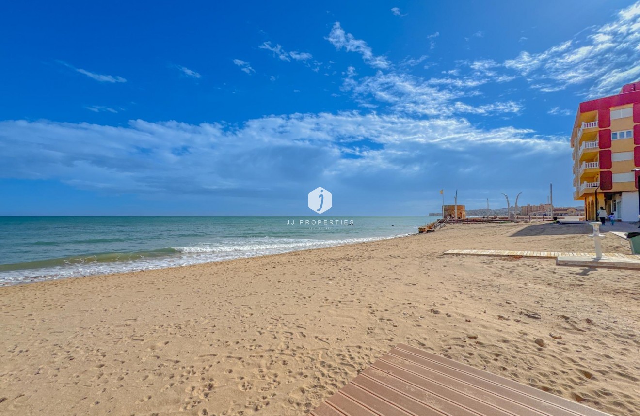 D'occasion - Appartement -
Torrevieja - La Mata Pueblo