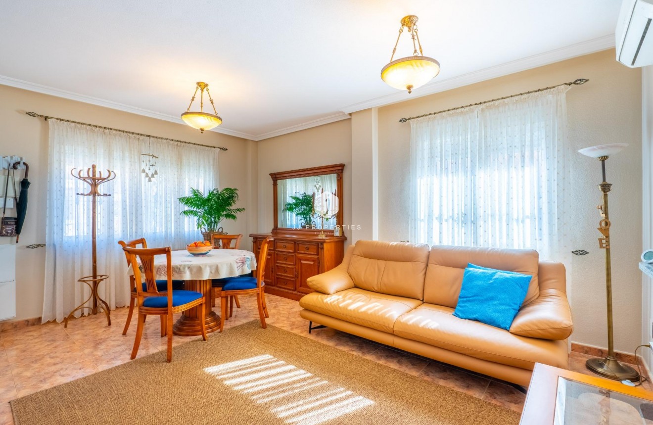 Aus zweiter Hand - Chalet -
Orihuela Costa - La Regia