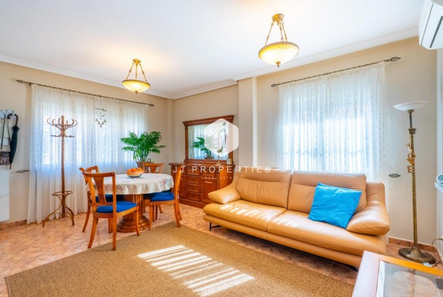 Aus zweiter Hand - Chalet -
Orihuela Costa - La Regia