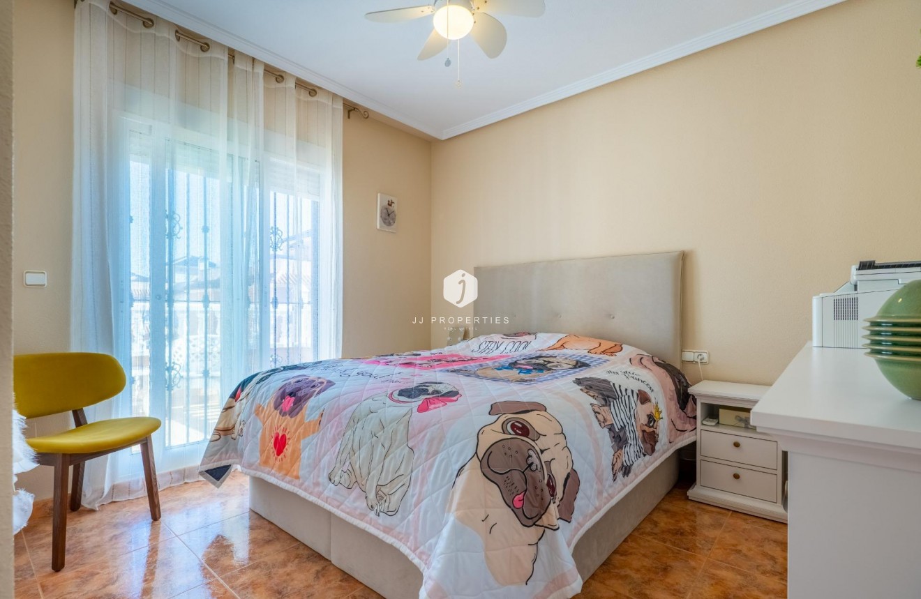 Aus zweiter Hand - Chalet -
Orihuela Costa - La Regia