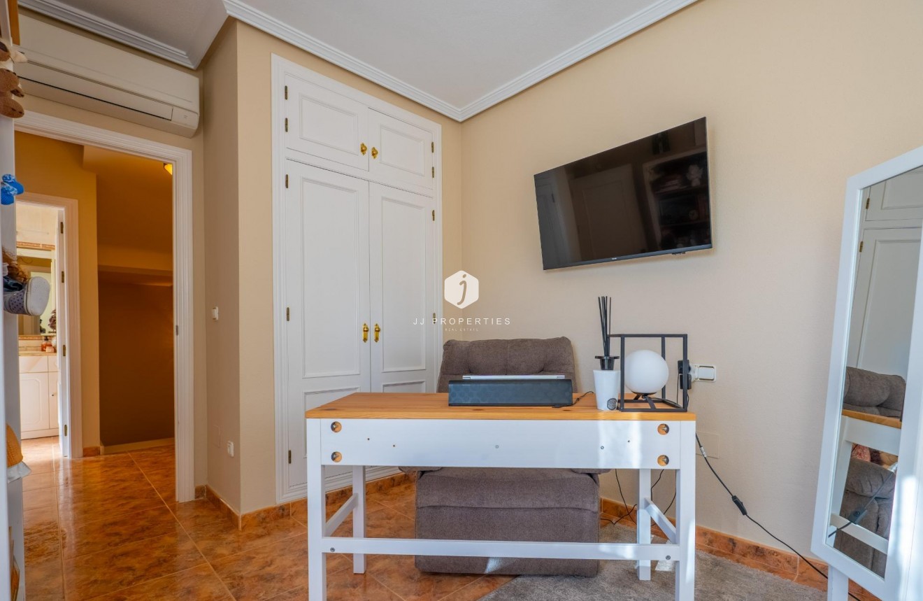 Aus zweiter Hand - Chalet -
Orihuela Costa - La Regia