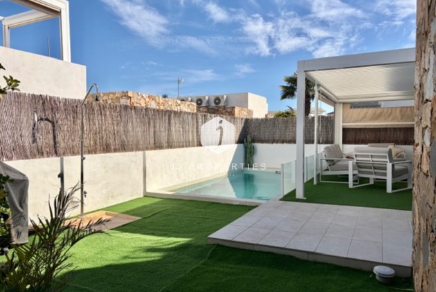 Tweedehands - Villa -
Cabo Roig - Costa Blanca