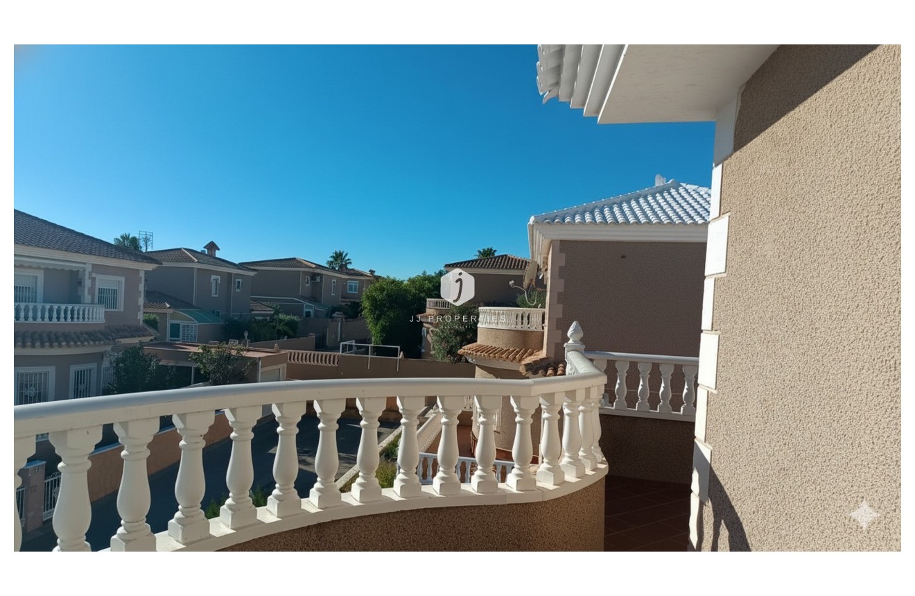Tweedehands - Villa -
Los Altos - Costa Blanca
