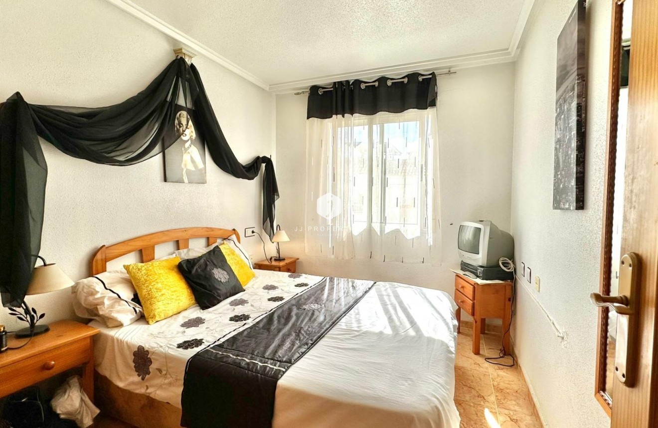 Segunda mano - Bungalow -
Torrevieja - El Limonar