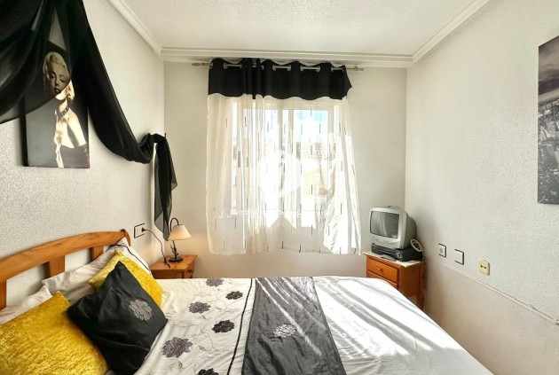 Segunda mano - Bungalow -
Torrevieja - El Limonar