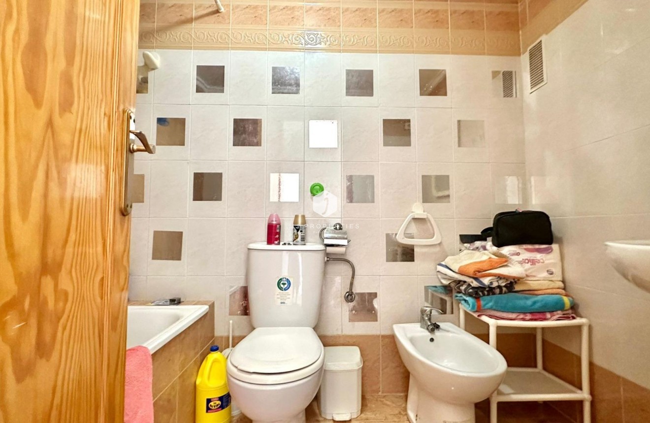 Segunda mano - Bungalow -
Torrevieja - El Limonar