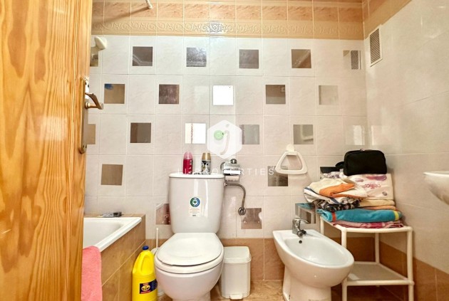 Segunda mano - Bungalow -
Torrevieja - El Limonar