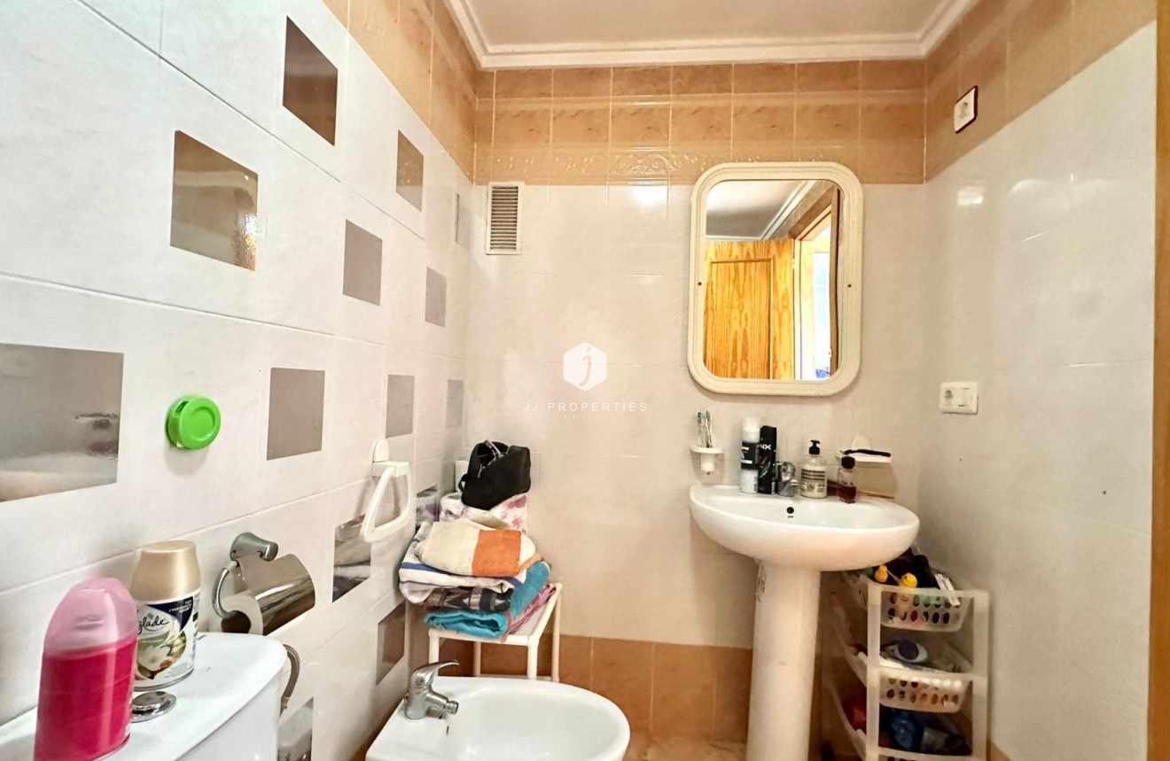 Segunda mano - Bungalow -
Torrevieja - El Limonar