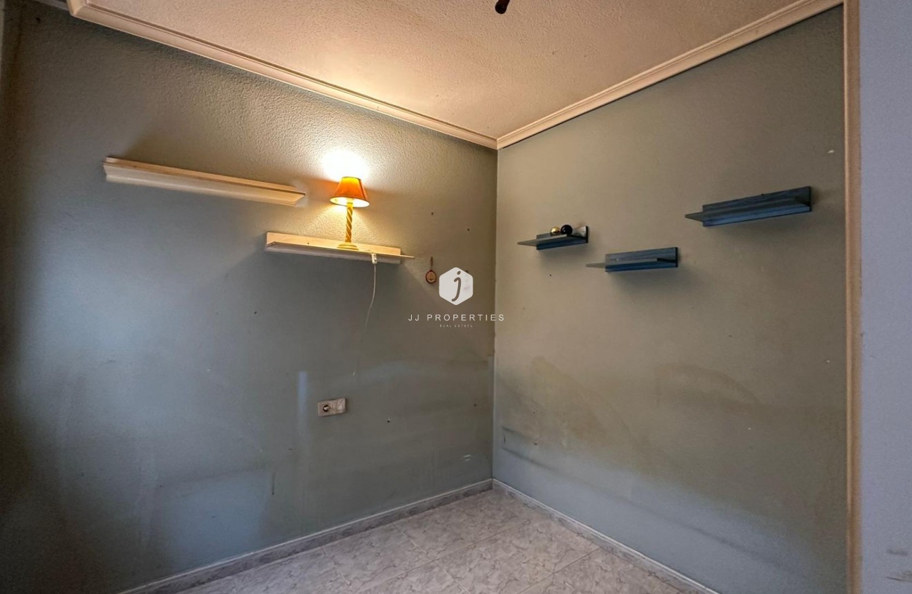 Tweedehands - Appartement / flat -
Torrevieja - Estacion de autobuses