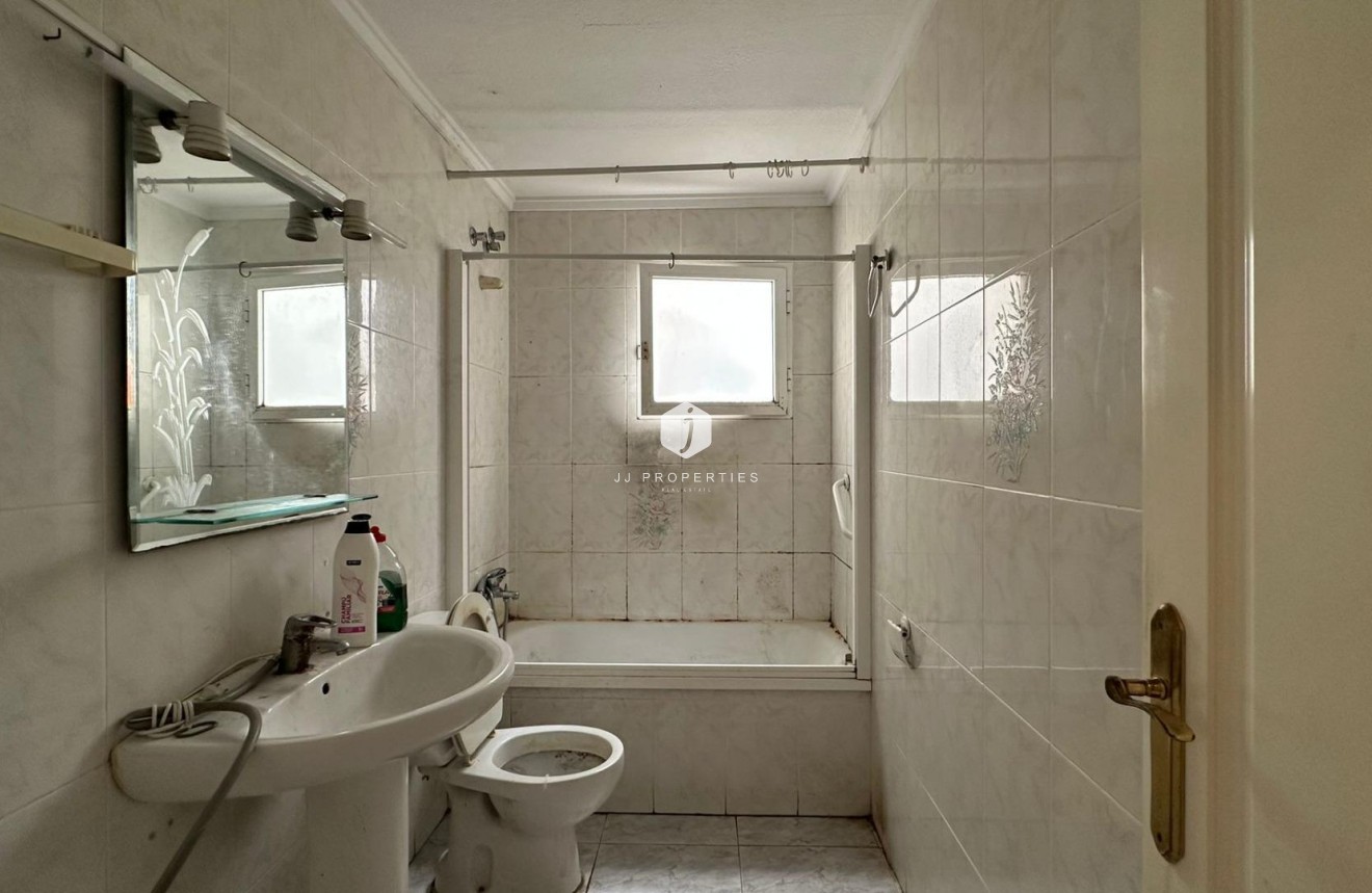 Tweedehands - Appartement / flat -
Torrevieja - Estacion de autobuses