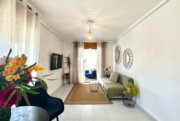 Resale - Apartment / flat -
Torrevieja - La Siesta - El Salado - Torreta