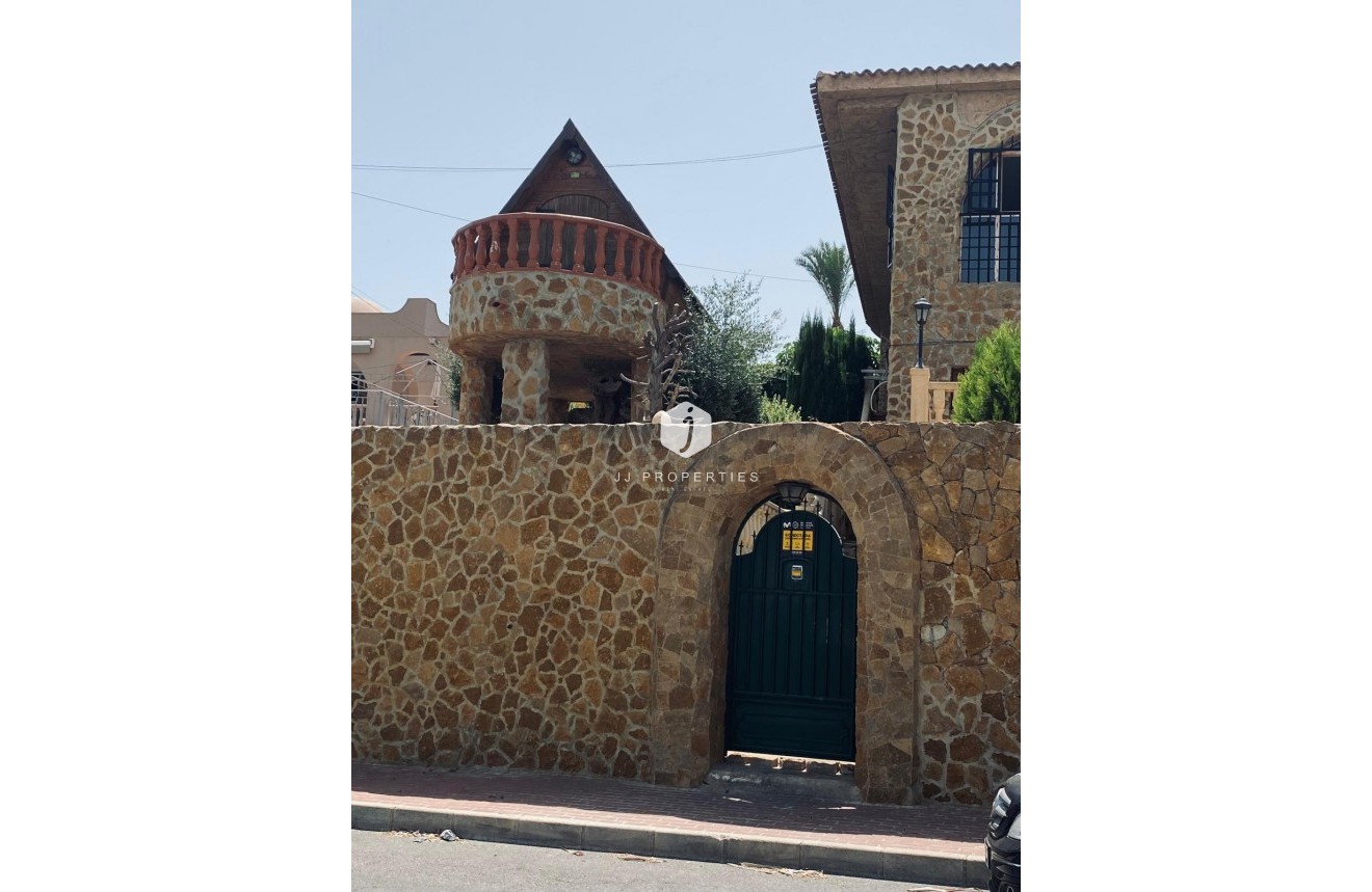 Aus zweiter Hand - Villa -
Torrevieja - Costa Blanca