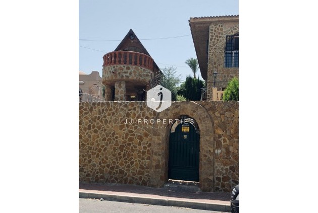 Aus zweiter Hand - Villa -
Torrevieja - Costa Blanca