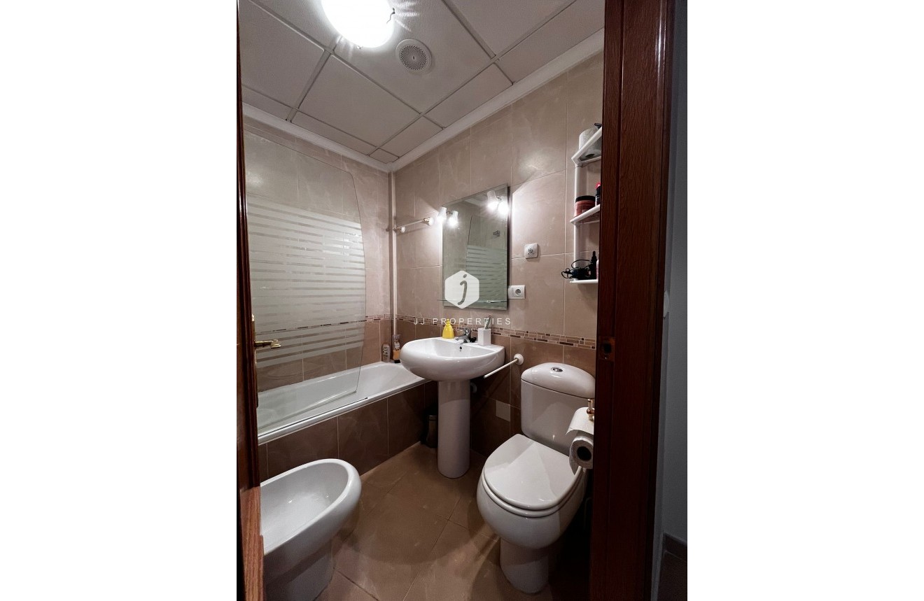 Z drugiej ręki - Mieszkanie w bloku -
Torrevieja - Costa Blanca