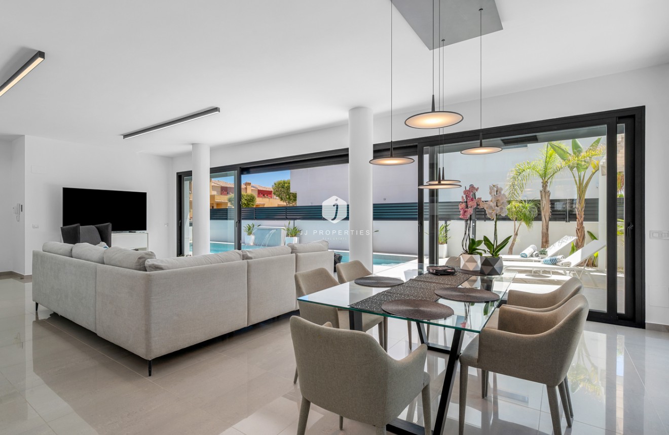 Tweedehands - Villa -
Guardamar del Segura - Costa Blanca