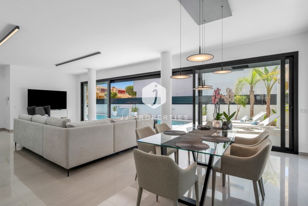 Tweedehands - Villa -
Guardamar del Segura - Costa Blanca