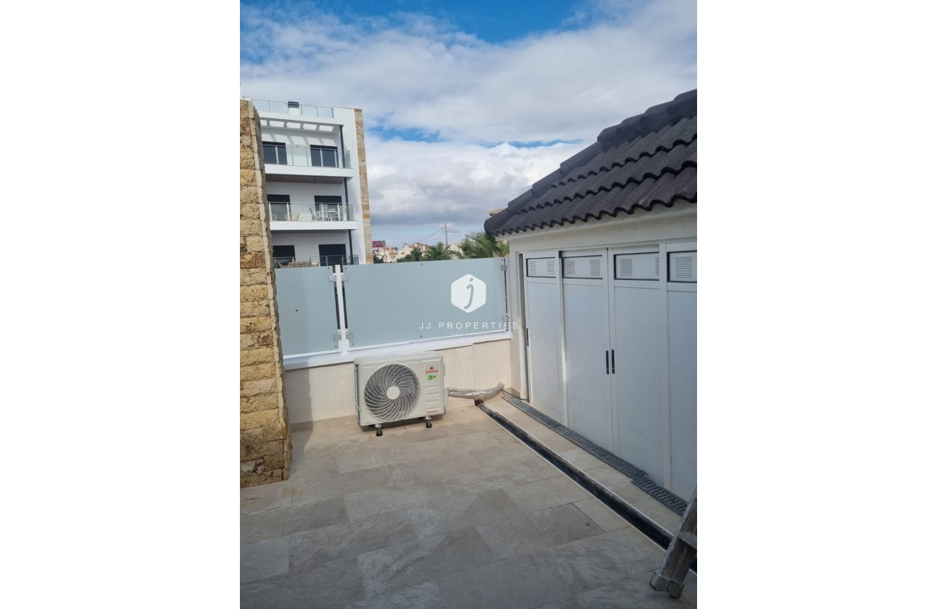 Tweedehands - Chalet -
Orihuela Costa - Costa Blanca