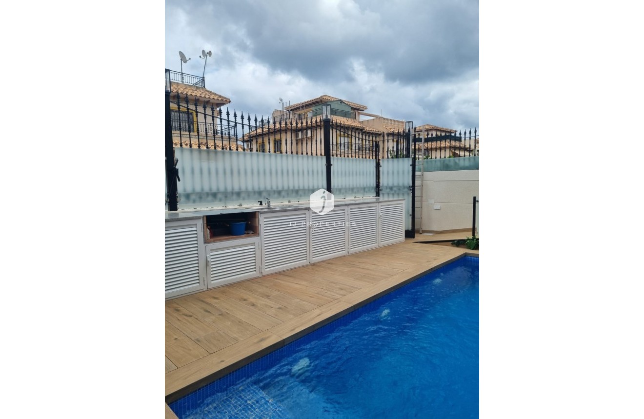 Tweedehands - Chalet -
Orihuela Costa - Costa Blanca