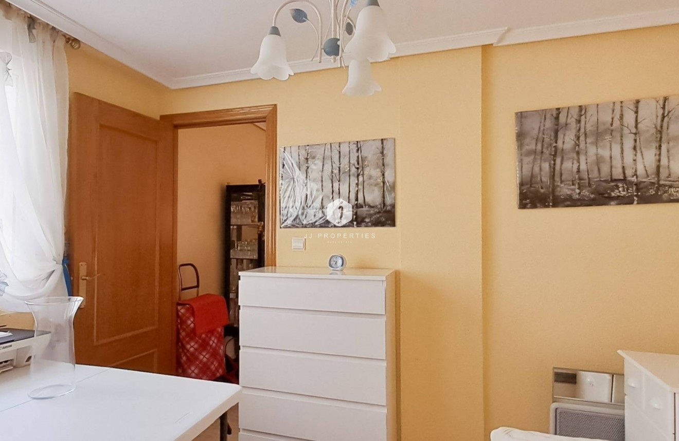 Segunda mano - Ático -
Torrevieja