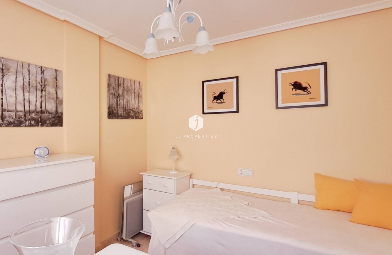 Segunda mano - Ático -
Torrevieja