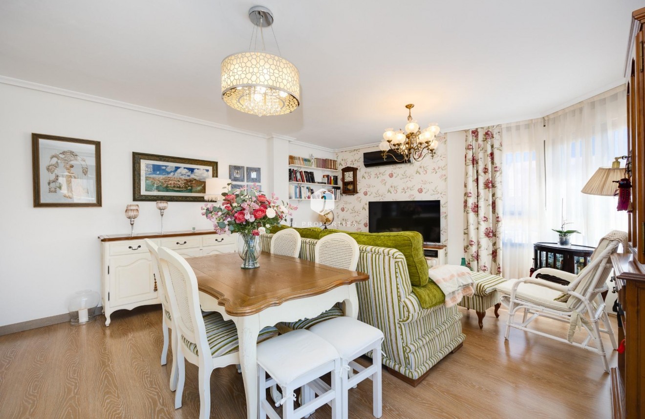 Segunda mano - Ático -
Torrevieja - Centro