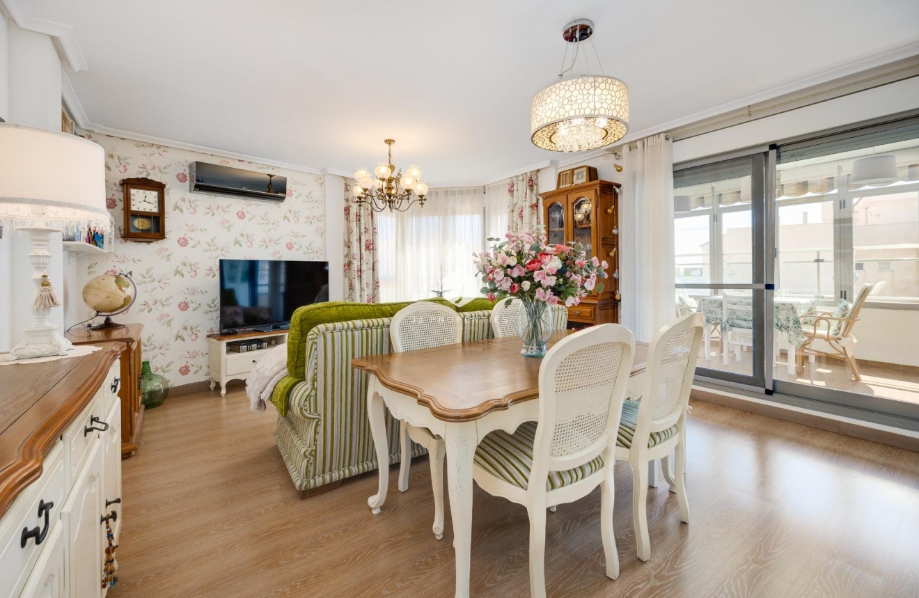 Segunda mano - Ático -
Torrevieja - Centro