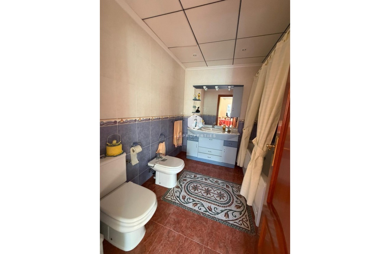 Z drugiej ręki - Szalet -
Guardamar del Segura - Pueblo