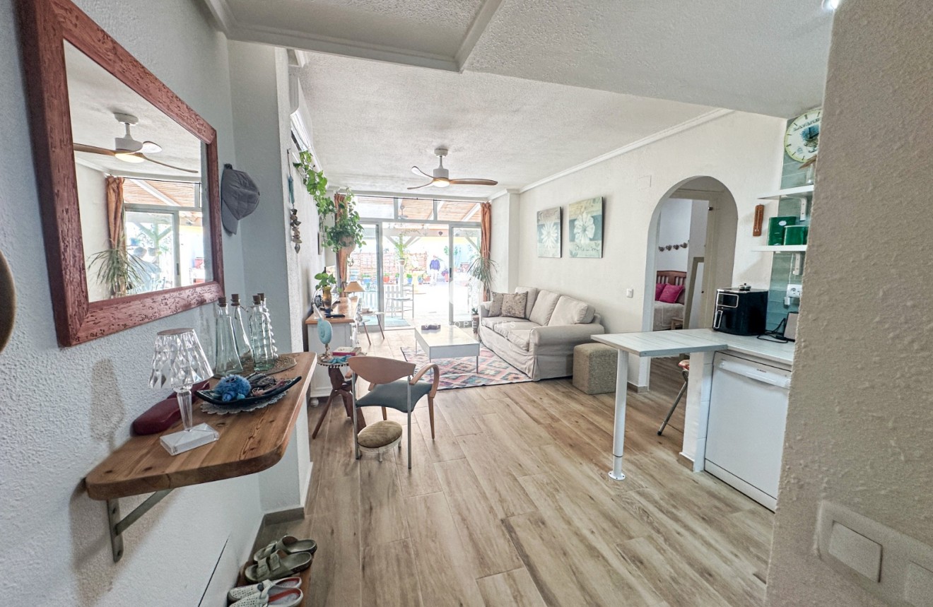 Z drugiej ręki - Mieszkanie w bloku -
Torrevieja - Costa Blanca