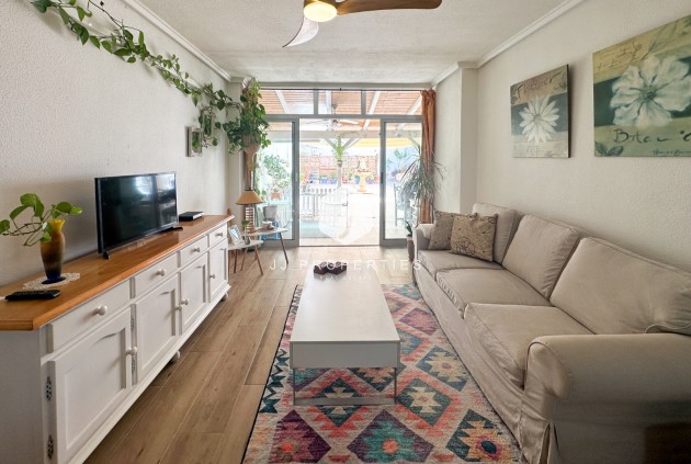 Z drugiej ręki - Mieszkanie w bloku -
Torrevieja - Costa Blanca