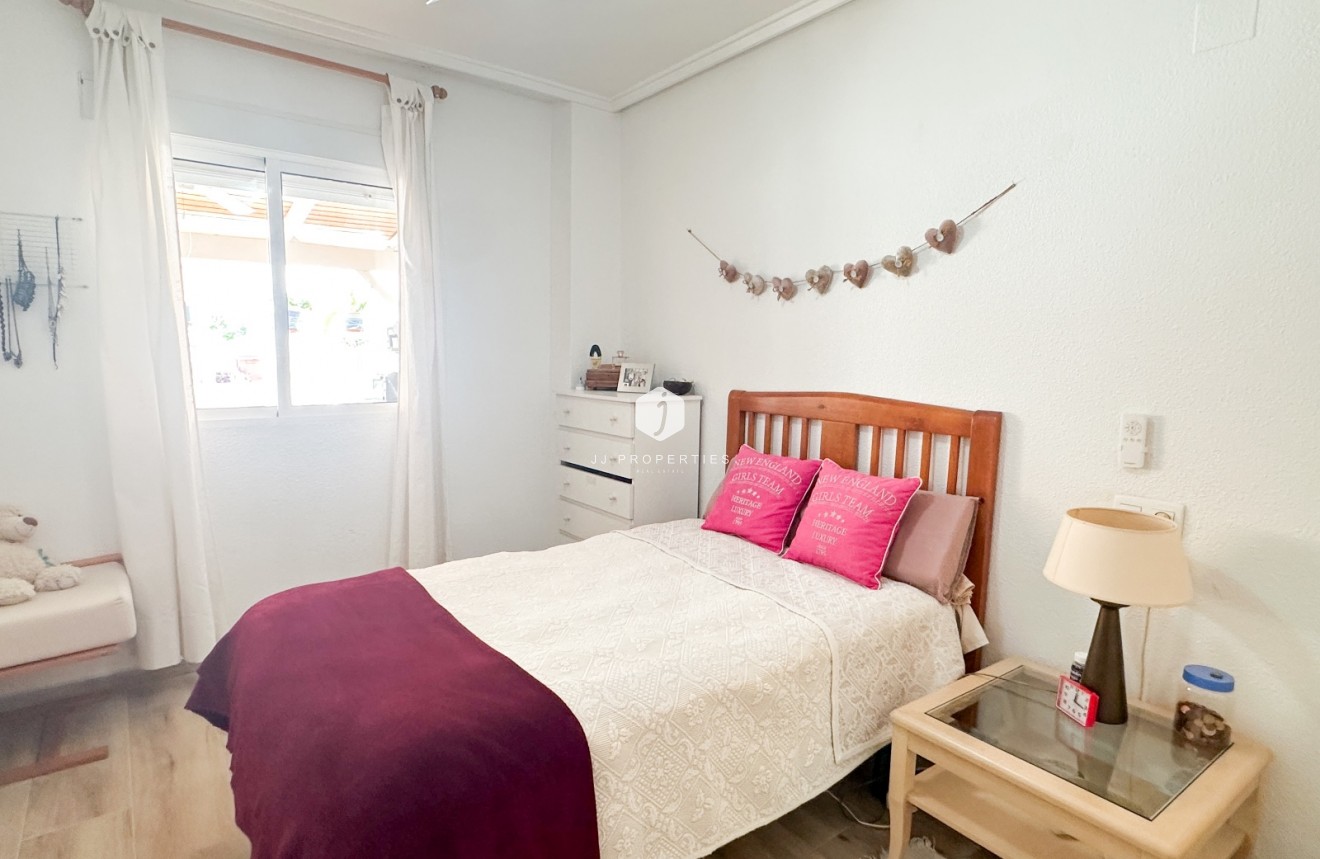 Z drugiej ręki - Mieszkanie w bloku -
Torrevieja - Costa Blanca