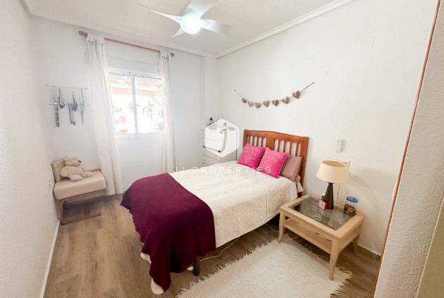 Z drugiej ręki - Mieszkanie w bloku -
Torrevieja - Costa Blanca