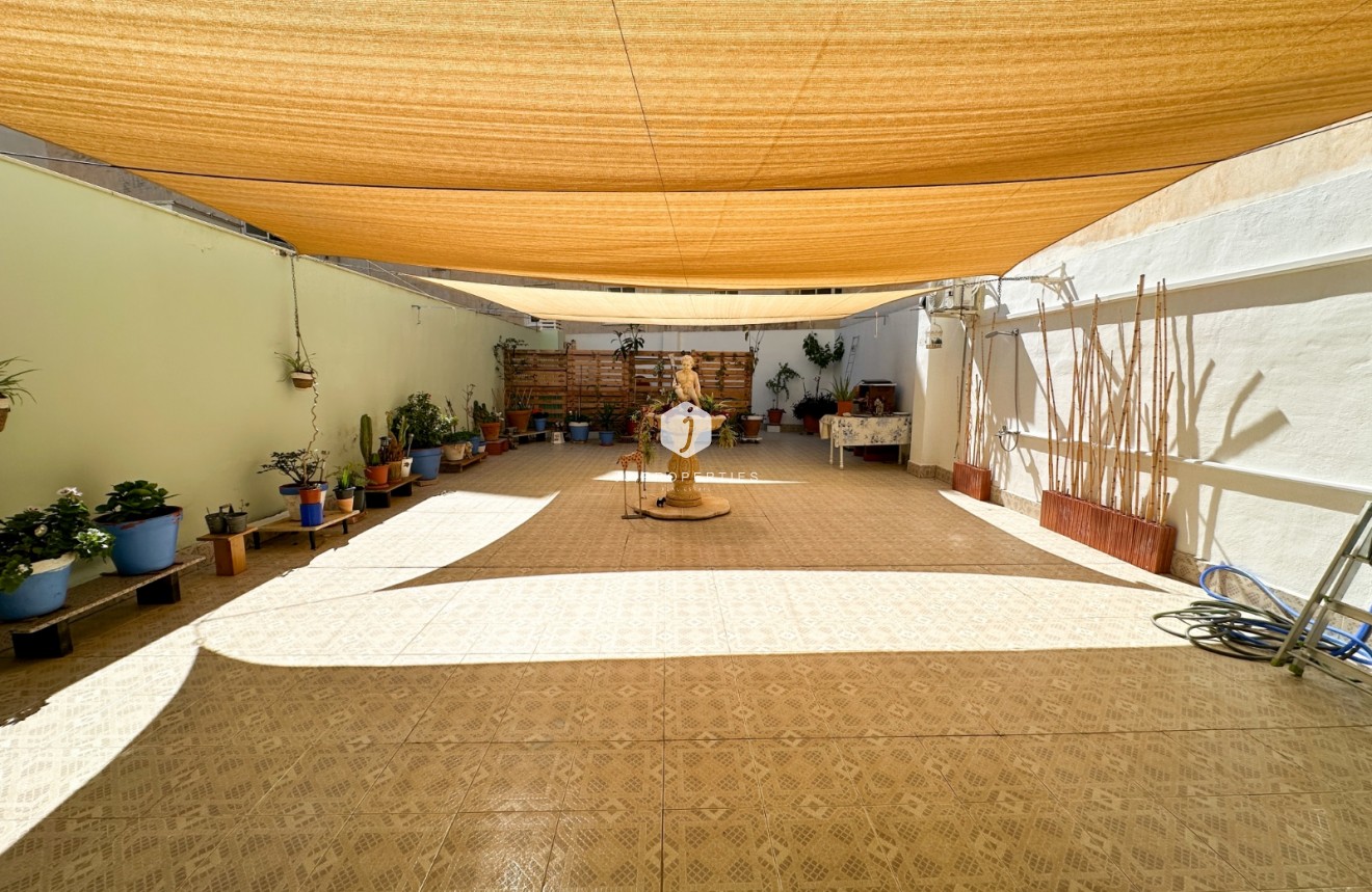 Z drugiej ręki - Mieszkanie w bloku -
Torrevieja - Costa Blanca