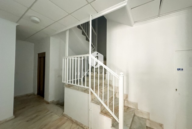 Z drugiej ręki - Mieszkanie w bloku -
Torrevieja - Costa Blanca