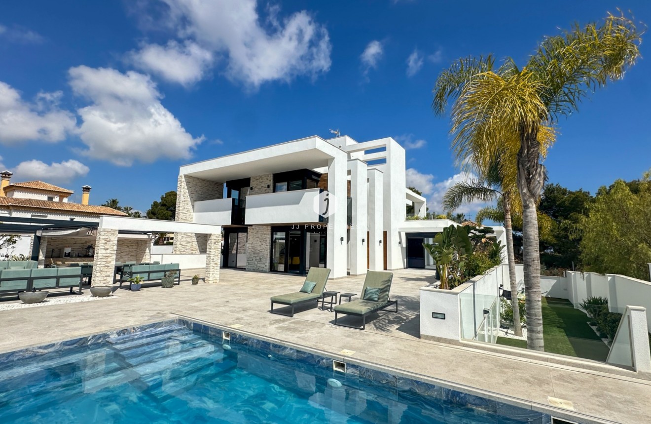 Resale - Villa -
Orihuela Costa - Costa Blanca