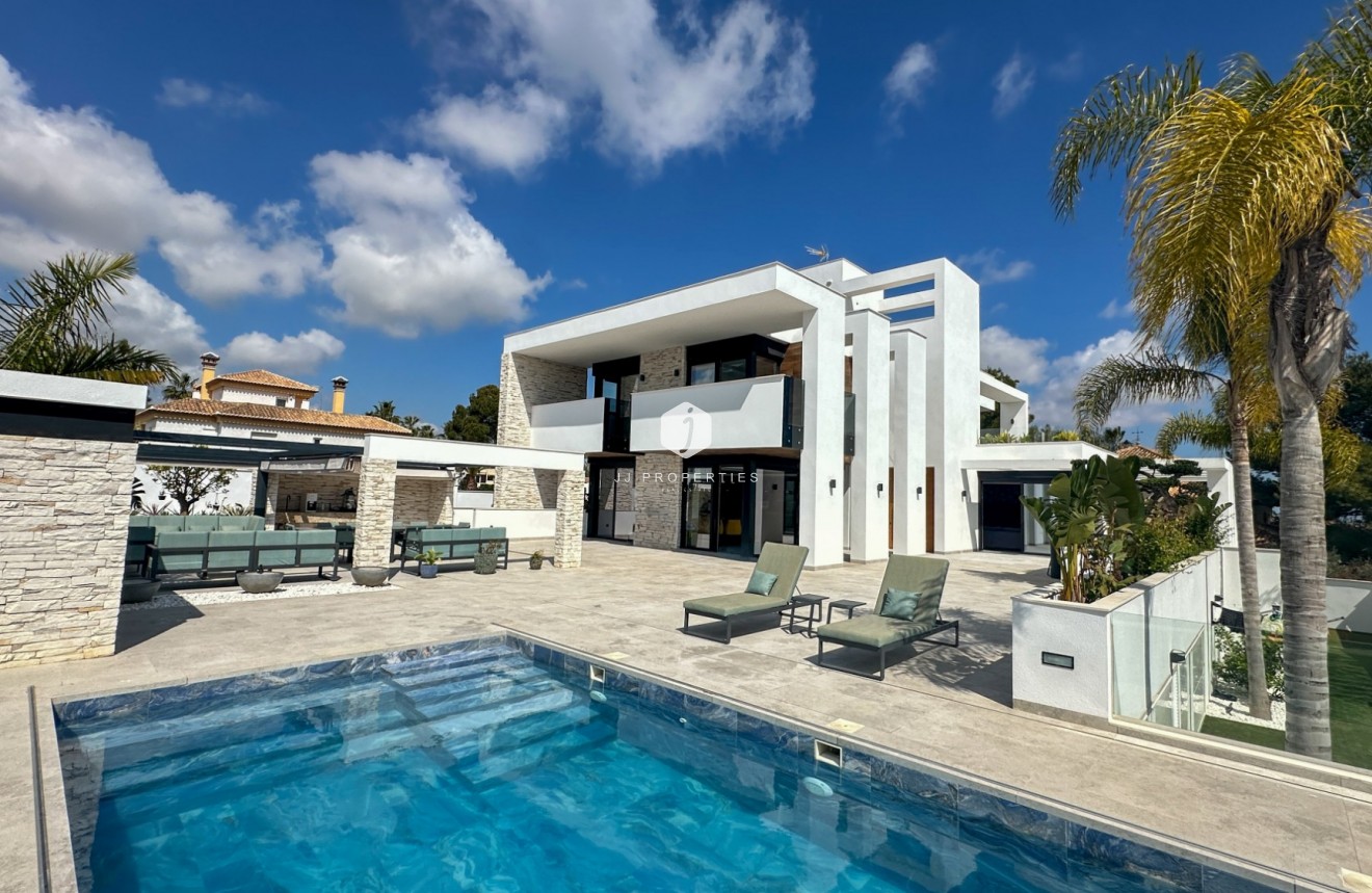 Resale - Villa -
Orihuela Costa - Costa Blanca