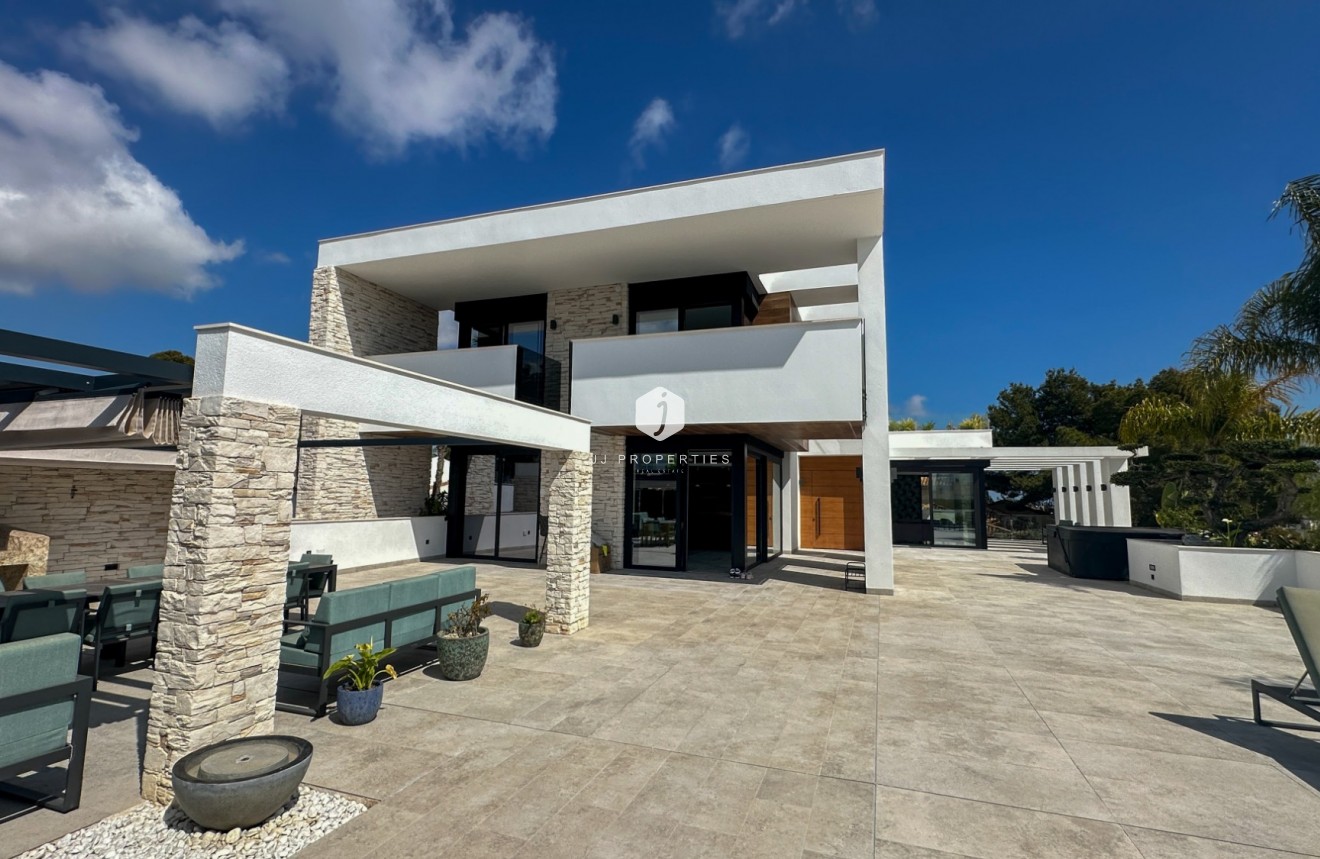 Resale - Villa -
Orihuela Costa - Costa Blanca