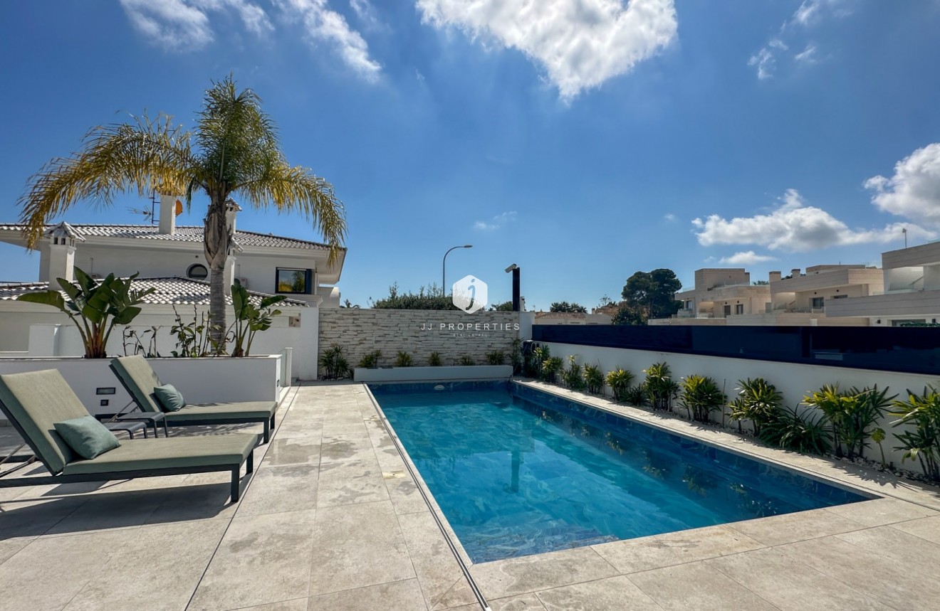 Resale - Villa -
Orihuela Costa - Costa Blanca
